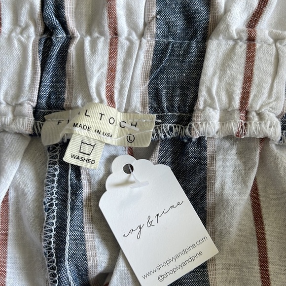 NWT shorts with vertical stripe pattern in white blue red 70s small large - Picture 5 of 6